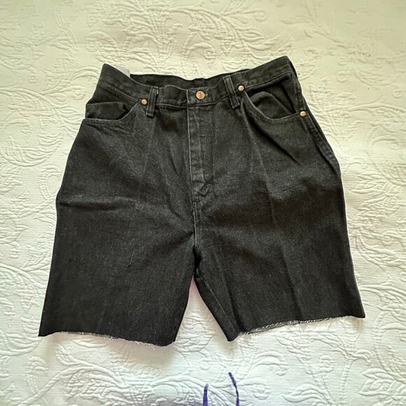 Wrangler Women's Black High Rise Cut Off Raw Hem Denim Shorts Size 14 - Picture 1 of 6